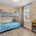Dinos Last Post - Family Friendly 4 Bedrooms