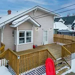 Dinos Last Post - Family Friendly 4 Bedrooms