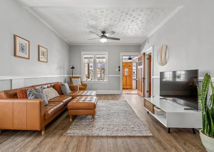 Dinos Last Post - Family Friendly 4 Bedrooms