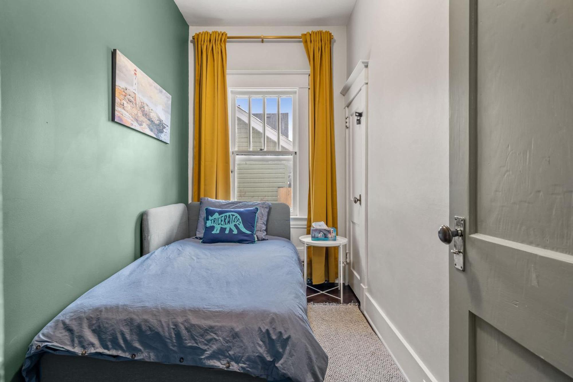 Dinos Last Post - Family Friendly 4 Bedrooms