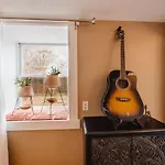 The Hidden Hollow Suite - Downtown