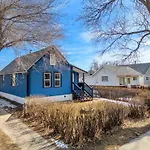 Bluebird 3 Bedroom Home In The Heart Of Drumheller