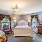 Heartwood Inn