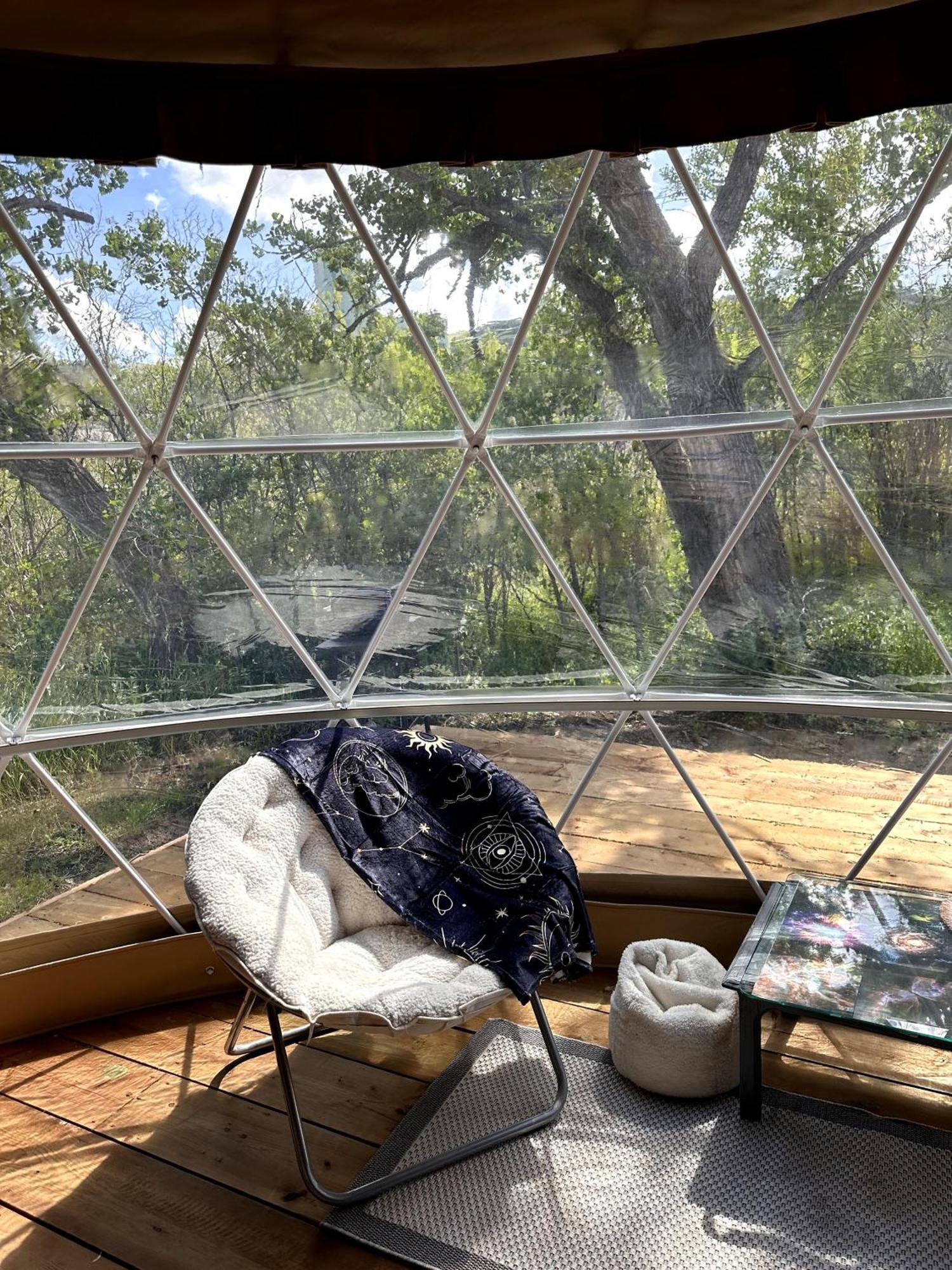 D1 Stargazer Geo Dome- 1 Queen- No Pets * Drumheller