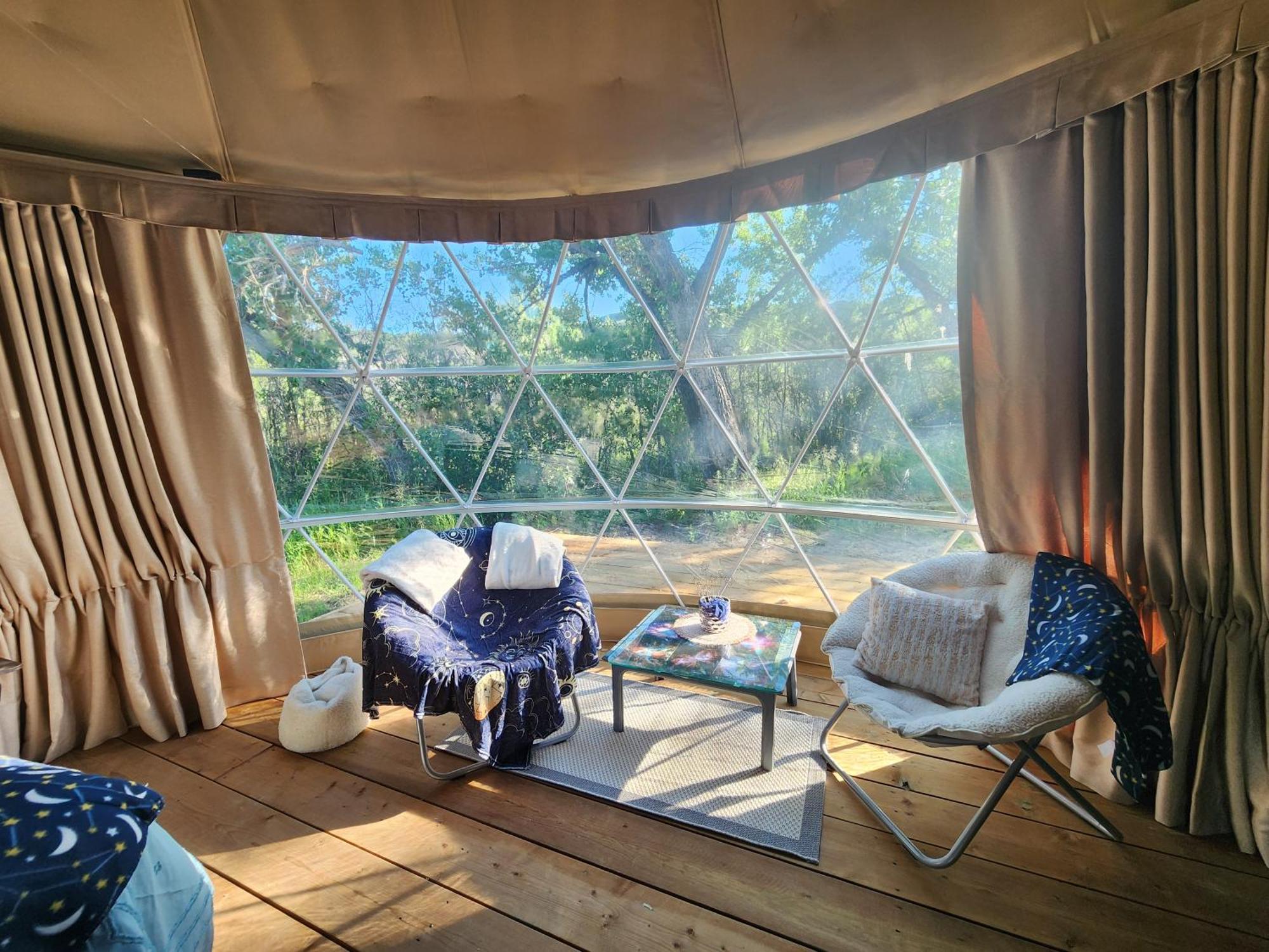 D1 Stargazer Geo Dome- 1 Queen- No Pets * Drumheller
