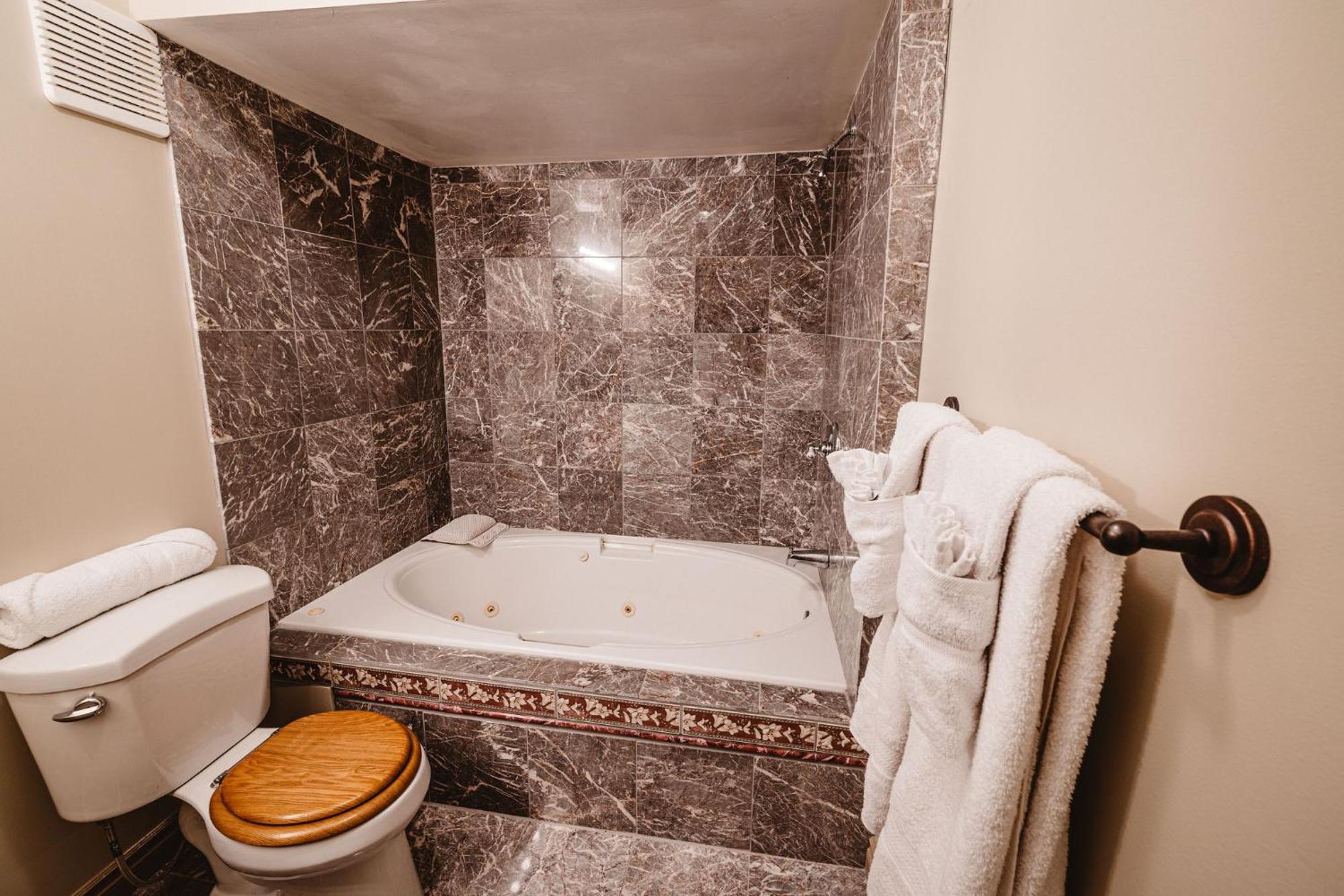 The Watermark - Downtown Apartment *