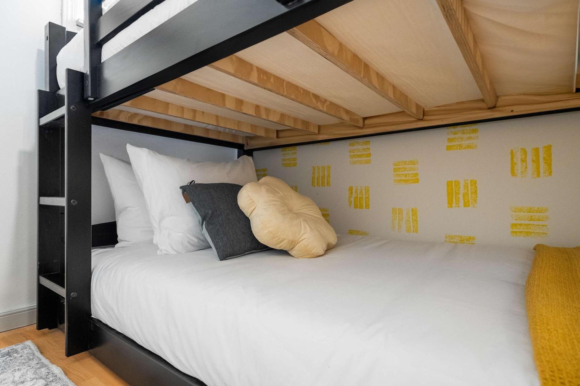The Canary 2br Gem In Downtown Holiday home *