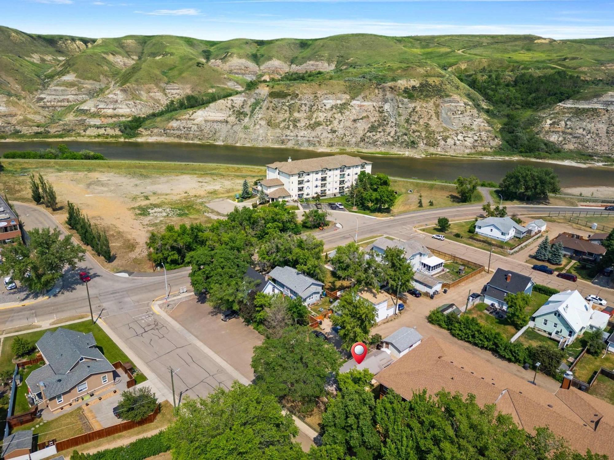 The Canary 2br Gem In Downtown Holiday home Drumheller