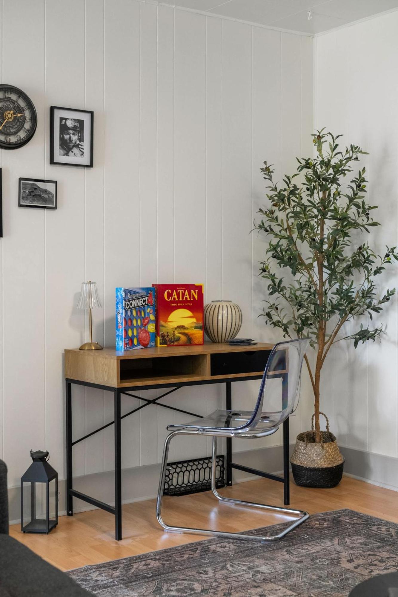 The Canary 2br Gem In Downtown Holiday home Drumheller