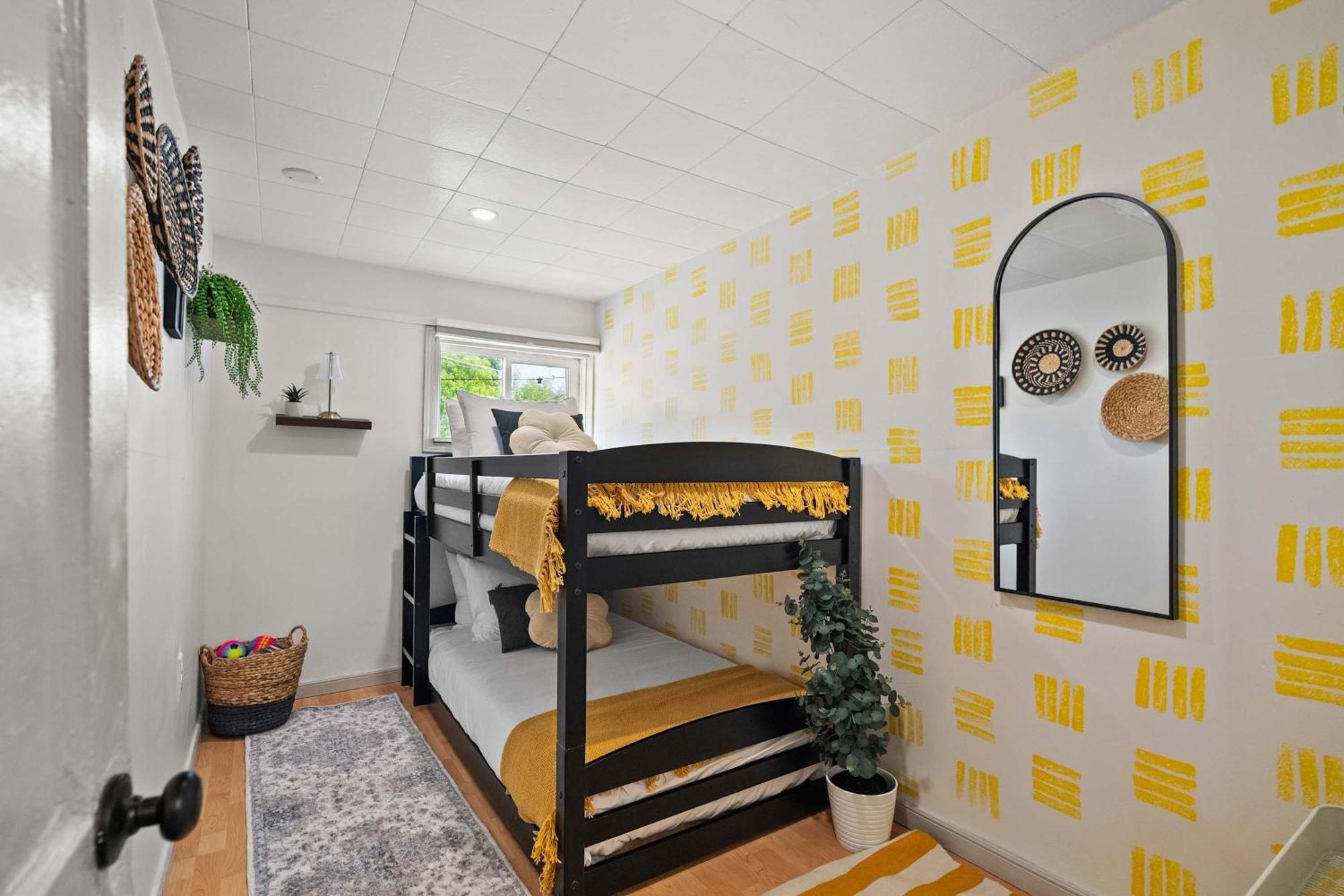 The Canary 2br Gem In Downtown Holiday home Drumheller