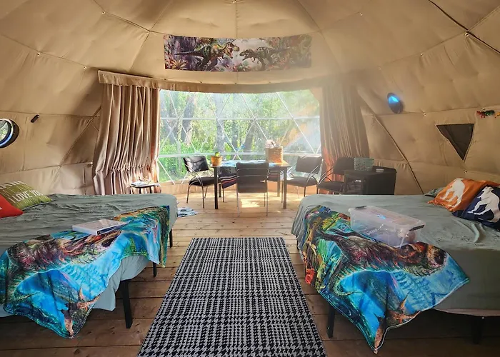 D2 Dino Dome- 2 Dbl Beds - Pet Friendly