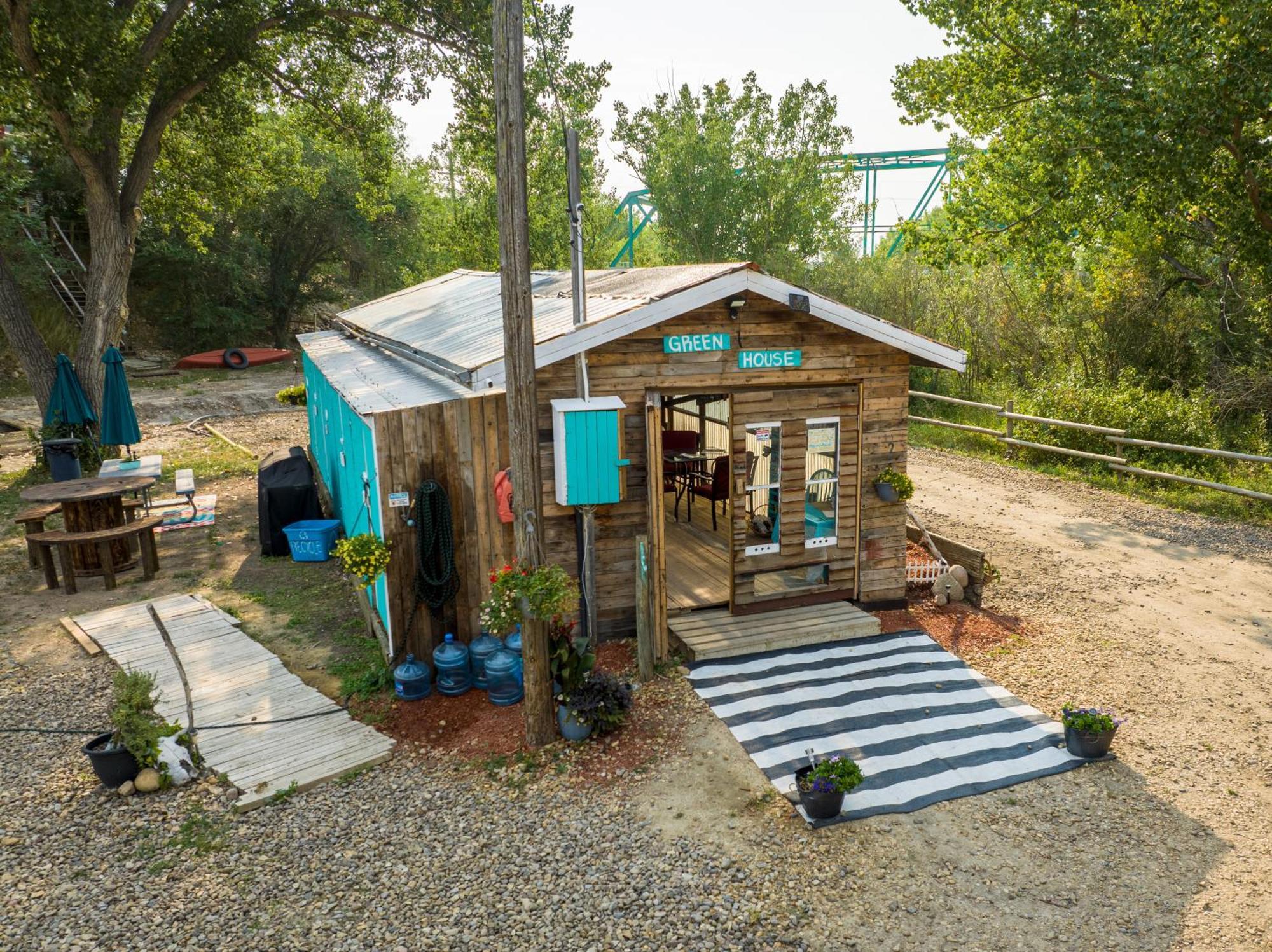 Luxury tent D2 Dino Dome- 2 Dbl Beds - Pet Friendly *