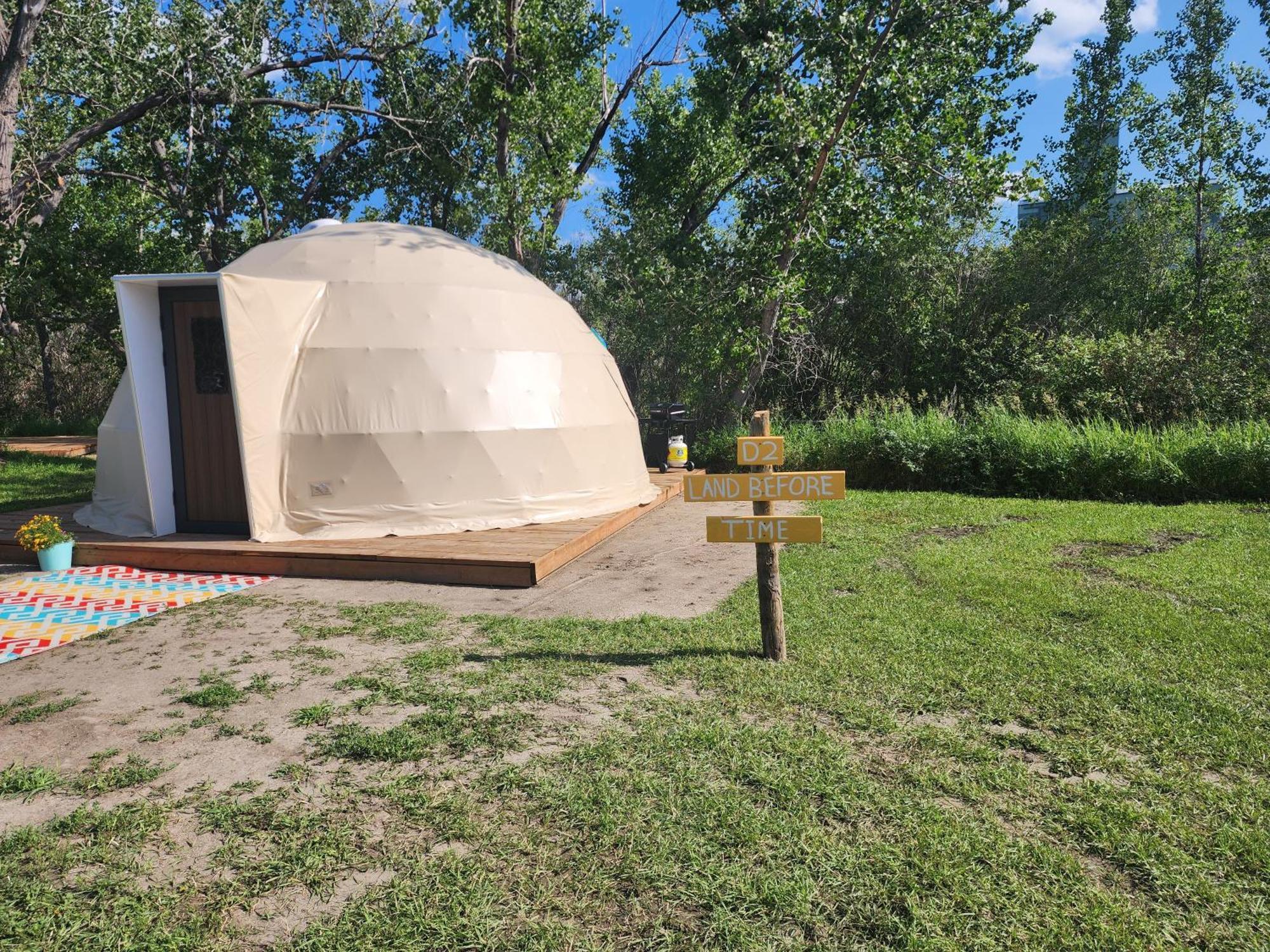 Luxury tent D2 Dino Dome- 2 Dbl Beds - Pet Friendly