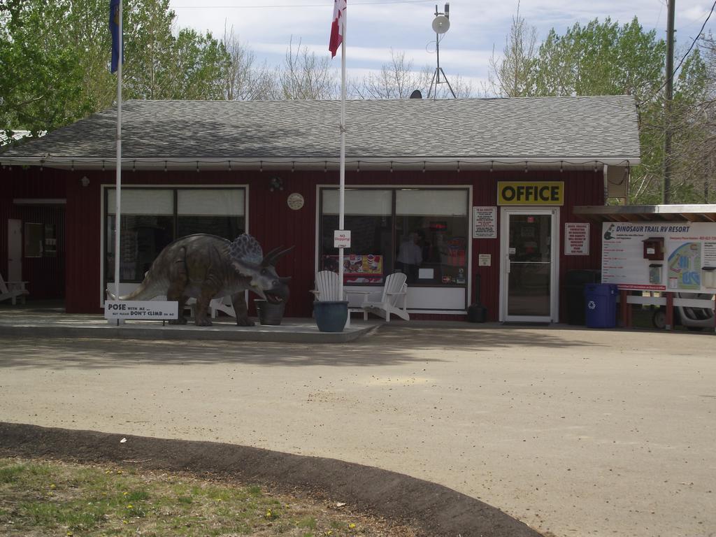 Dinosaur Trail Rv & Cabins Campsite