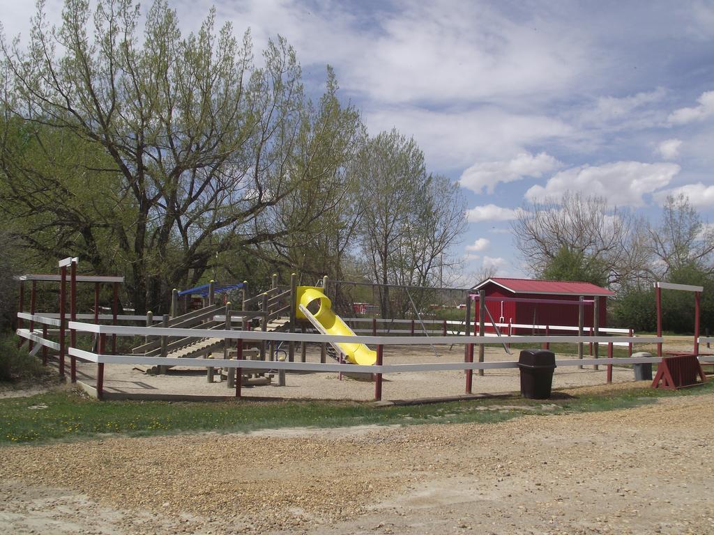 Dinosaur Trail Rv & Cabins Campsite *